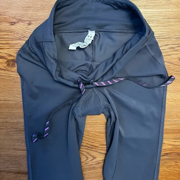 NWOT Under Armour réflective capris size x small - Picture 3 of 8